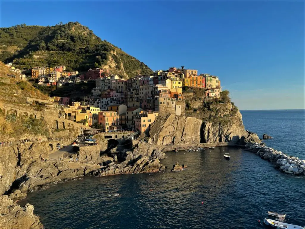 Image of hillside with buildings in Manarola, Italy